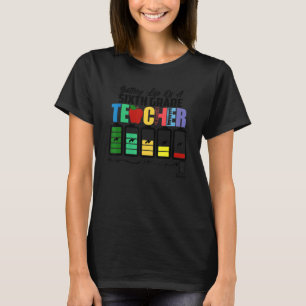 Batterielebensdauer eines Lehrers der 6. Klasse zu T-Shirt