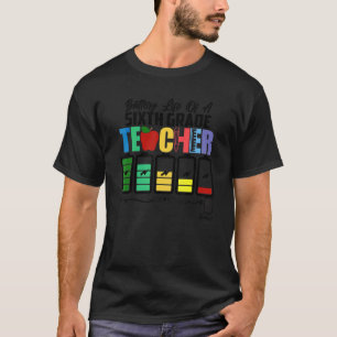 Batterielebensdauer eines Lehrers der 6. Klasse zu T-Shirt