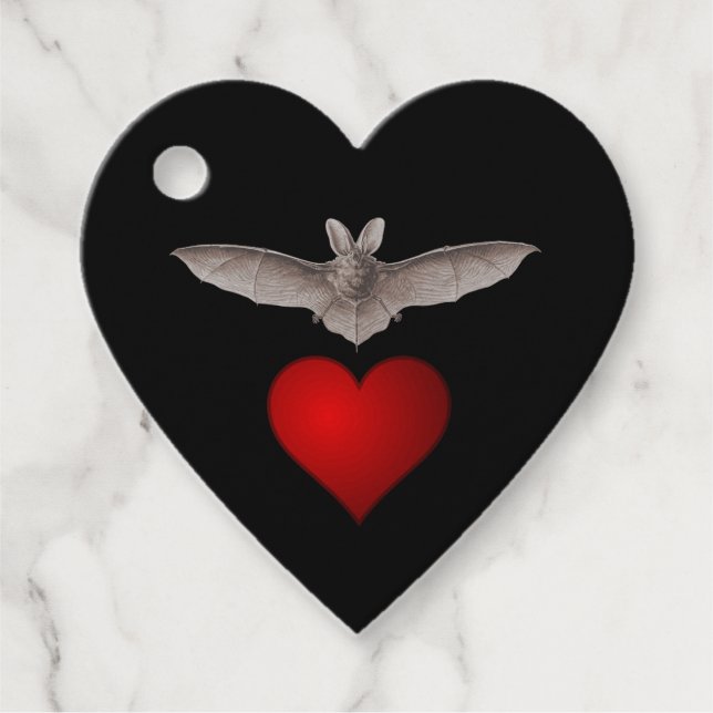 Batty Bat Liebe Gray Bat mit Rotem Herzen auf Schw Geschenkanhänger (Vorderseite)