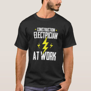 Bau-Elektriker bei der Arbeit  Bau-Elektriker T-Shirt