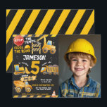Bau, Hüftwagen Geburtstag Einladung<br><div class="desc">Bau Geburtstagsfeier Einladung für jedes Alter. Diese spielerische "Bau"-Kollektion verfügt über eine klassische Farbpalette aus Grau, Schwarz und Gelb, die sich ideal für ein lebendiges und dynamisches Fest eignet. Entdecken Sie unser Angebot an Einladungen für alle Altersgruppen und passende Artikel, um Ihr Party zu vervollständigen. Wenn Sie Fragen oder besondere...</div>