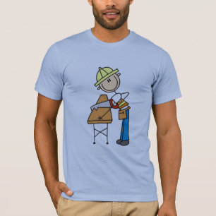 Bauarbeiter beim Sägen eines Bretts T-Shirt
