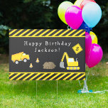 Bauen glücklich Geburtstag mit Age Boy Yard Gartenschild<br><div class="desc">Feiern Sie den besonderen Tag Ihres kleinen Kindes mit diesem kleinen Geburtstagsparty im Freien Schild mit einem bezaubernden Bauthema. Auf dem Schild befindet sich ein Müllwagen und ein Bagger, der an einer Straßenbaustelle zusammenarbeitet. Es gibt auch orangefarbene Verkehrssteine, ein Vorfahrtsschild und gelbe und schwarze Streifen. Füge das Alter deines Kindes...</div>