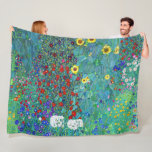 Bauerngarten mit Sonnenblumen, Gustav Klimt Fleecedecke<br><div class="desc">Gustav Klimt (14. Juli 1862 - 6. Februar 1918) war ein österreichischer symbolischer Maler und einer der prominentesten Mitglieder der Wiener Sezessionsbewegung. Klimt ist bekannt für seine Gemälde, Wandgemälde, Skizzen und andere Kunstobjekte. Neben seinen figurativen Werken, die Allegorien und Portraits enthalten, malte er Landschaften. Unter den Künstlern der Wiener Sezession...</div>