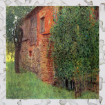 Bauernhaus in Kammer bei Gustav Klimt, Vintage Kun<br><div class="desc">Das Bauernhaus im Kammer (Bauernhaus in Kammer am Attersee) (1901) von Gustav Klimt ist ein Vintages Viktorianisches Kunstmalereihaus. Von außen hat man einen Blick auf ein altes Bauernhaus oder ein Gebäude mit Baum, Zaun, Gras und Gärten. Über den Künstler: Gustav Klimt (1862-1918) war ein österreichischer Symbolik-Maler und einer der prominentesten...</div>
