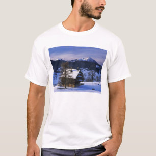 Bauernhaus und Mount Rigi und Pilatus, T-Shirt