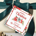 Bauernhof Poinsettia Rustikale Weihnachtsmarken Geschenkanhänger<br><div class="desc">Vom Bauernhof Poinsettia Weihnachts- & Feiertagssammlung: Bauernhaus Poinsettia Rustikale Weihnachtsmarken, mit schöner Kalligrafie Script Typografie Frohe Weihnachten, und Personalisiert zu & von Name. Anpassen Sie den Text für dieses hübsche Weihnachts-Tag-Template einfach an. In 4 verschiedenen Farbvarianten bietet diese Option eine weiße Hintergrundfarbe, eine hübsche Aquarellpoinsettia und einen grünen Hintergrund! Eine...</div>