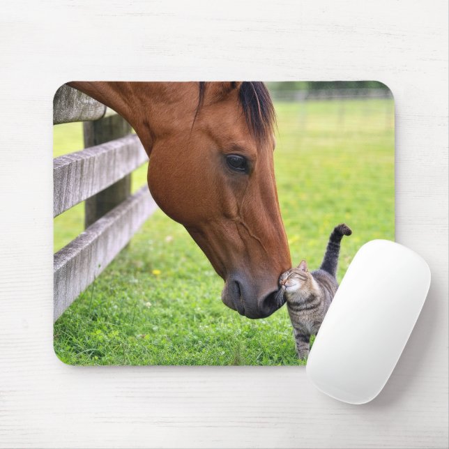 Bauernhofpferd mit getigerter Katze Mousepad (Mit Mouse)
