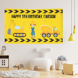 Baugrube Custom Kids Happy Birthday Banner<br><div class="desc">Cooler Banner für kundenspezifische Bauweise Geburtstagsparty für ein Kind, das gelbe Baufahrzeuge in schwarz und gelb Liebe. Die Party-Dekoration für einen kleinen Jungen, der Autos und LKW Lieben. Passen Sie den Namen Ihres Kindes unter dem schwarz-gelben Warnstreifen-Band mit einer personalisierten Geburtstagsnachricht an, die auch ihren Namen und ihr Alter enthält....</div>
