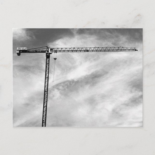 Baukran und Sky Black and White Foto Postkarte (Vorderseite)