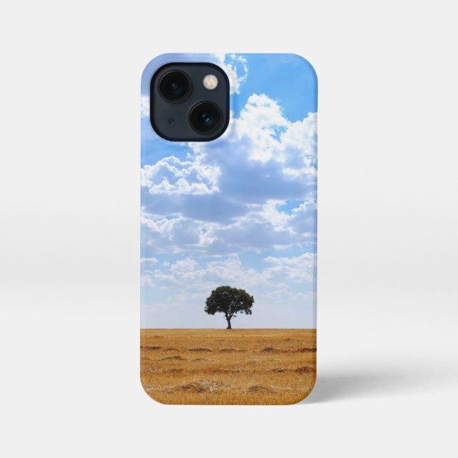 Baum auf einem geernteten Weizenfeld iPhone 13 Mini Hülle (Rückseite)