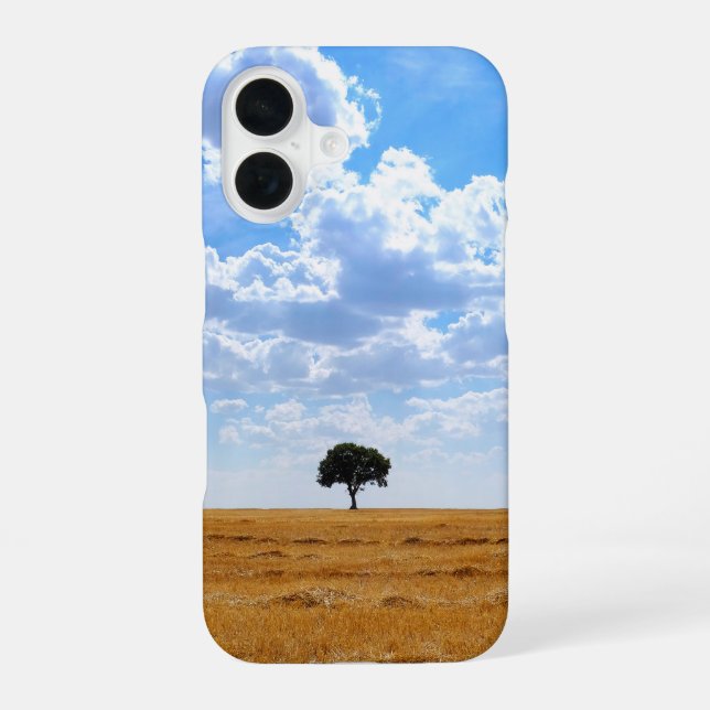 Baum auf einem geernteten Weizenfeld iPhone 16 Hülle (Rückseite)