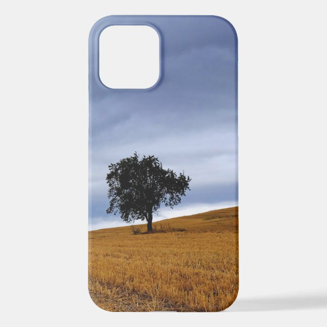 Baum auf einem Weizenfeld iPhone 12 Hülle (Rückseite)