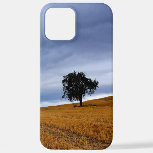 Baum auf einem Weizenfeld iPhone 12 Pro Max Hülle