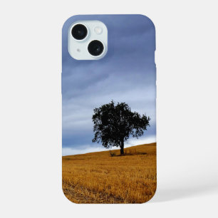 Baum auf einem Weizenfeld iPhone 15 Hülle