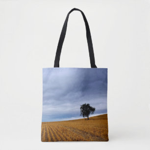 Baum auf einem Weizenfeld Tasche