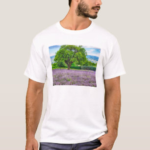 Baum auf Lavendelfeld, Frankreich T-Shirt