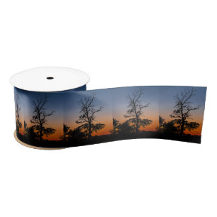 Baum auf Sonnenuntergang Satinband