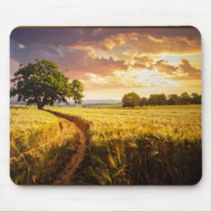 Baum auf Wiese Mousepad