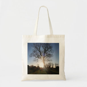 Baum bei Sonnenuntergang Tragetasche
