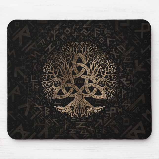 Baum des Lebens mit Triquetra auf Futhark Muster Mousepad (Vorne)