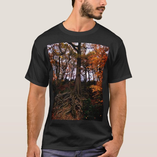 Baum, mit Wurzeln T-Shirt (Vorderseite)