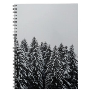 BAUM ÜBERDECKTER SCHNEE UNTER SCHÖNEM HIMMEL NOTIZBLOCK