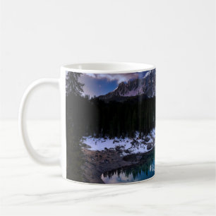BÄUME IN DER NÄHE DES BERGES KAFFEETASSE