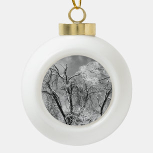 Bäume tragen Winter Keramik Kugel-Ornament