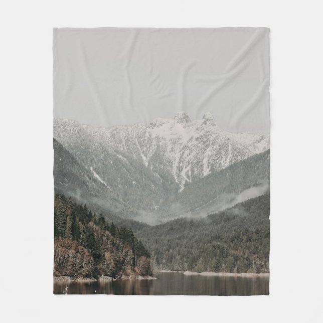 BÄUME UND BERGE FLEECEDECKE (Vorderseite)