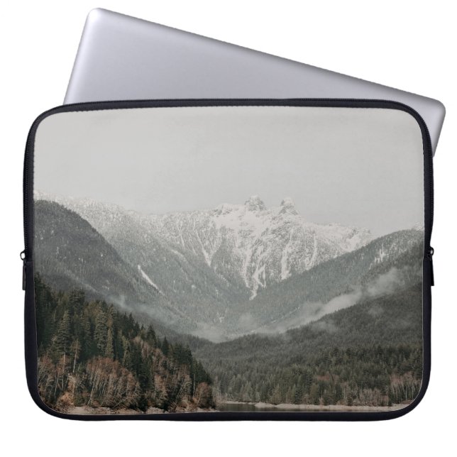 BÄUME UND BERGE LAPTOPSCHUTZHÜLLE (Vorderseite)