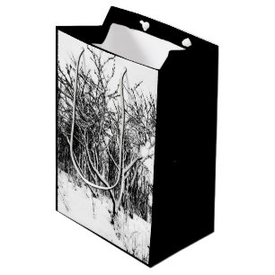 Bäume und Schneeszene, schwarz und weiß Mittlere Geschenktüte