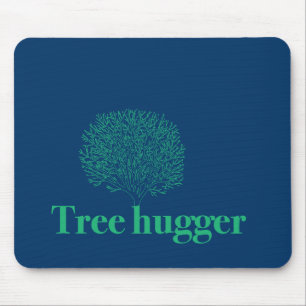 Baumumarmung mit Baumillustration Mousepad