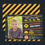 Baustumpf Foto Boy Geburtstagsparty Einladung<br><div class="desc">Kindergeburtstag-Party Einladung mit kleinen gelben Müllwagen</div>