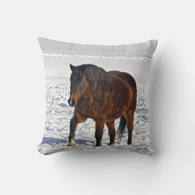 Bay Winter Mare & Snowy Field Kissen (Vorderseite)