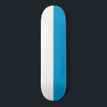 Bayerische Flagge Skateboard<br><div class="desc">In diesem Design ist die bayerische Flagge zu erkennen, die ein binneschlossener Staat Deutschlands ist und die südöstliche Ecke des Landes beherrscht. Bayern ist der größte deutsche Staat nach Landfläche. Bayerns Hauptstädte sind München (Hauptstadt und größte Stadt), Nürnberg, Augsburg, Regensburg, Würzburg, Ingolstadt, Fürth und Erlangen. Die Bayern sind traditionell stolz...</div>