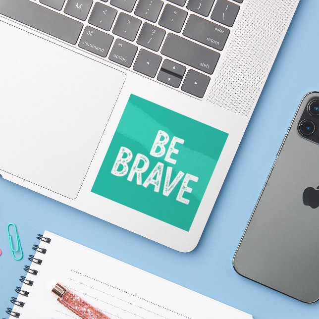 Be brave simple motivational quote aufkleber (Laptop mit iPhone)