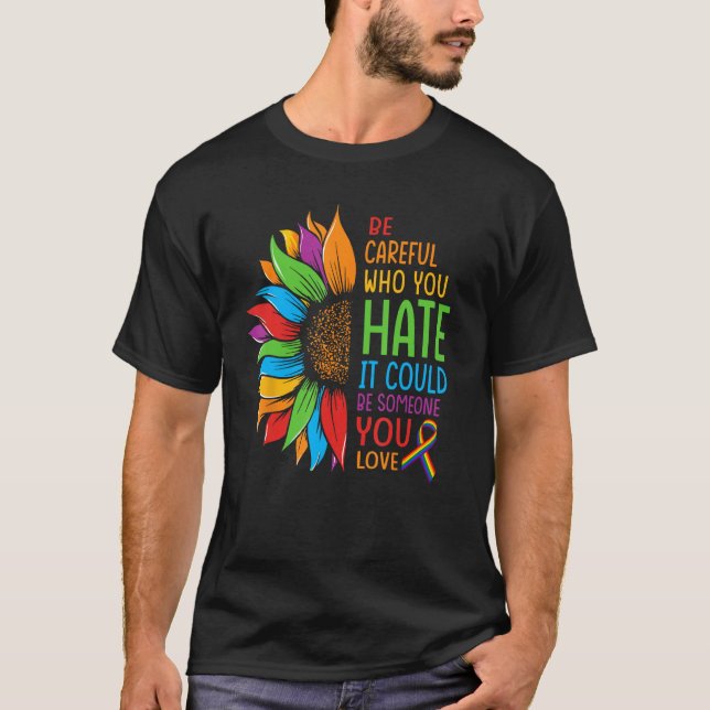 Be Careful Who You Hate It Could Be Someone You Lo T-Shirt (Vorderseite)