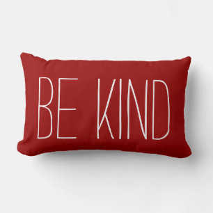 Be Kind, texte blanc sur le Coussin Lumbar Crimson