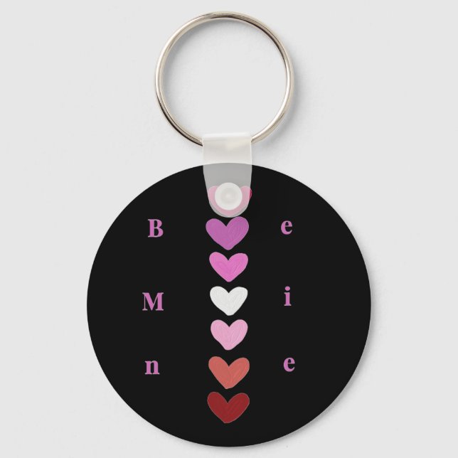 Be Mine Minimal Heart Stack Valentine T-Shirt Schlüsselanhänger (Vorderseite)