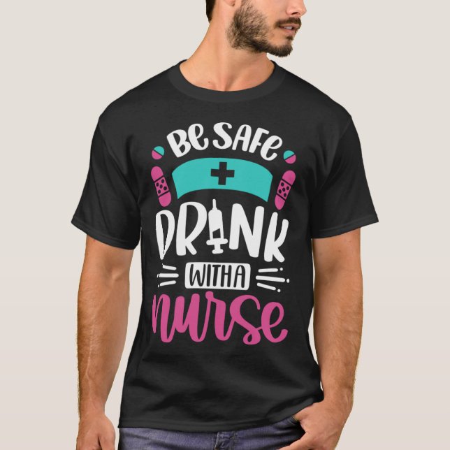 Be Safe Drink With A Nurse   Inspirational Nursing T-Shirt (Vorderseite)