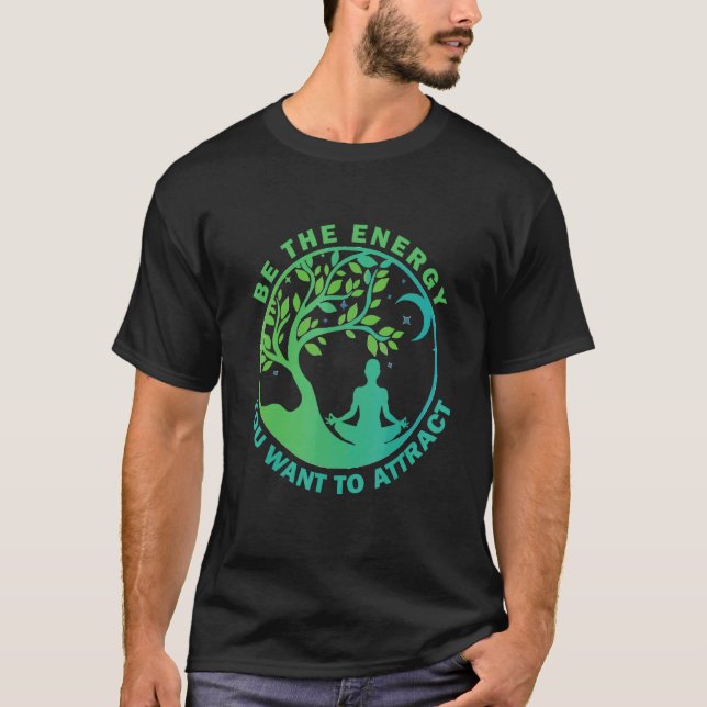 Be The Energy You Want To Attract Yoga Tree T-Shirt (Vorderseite)