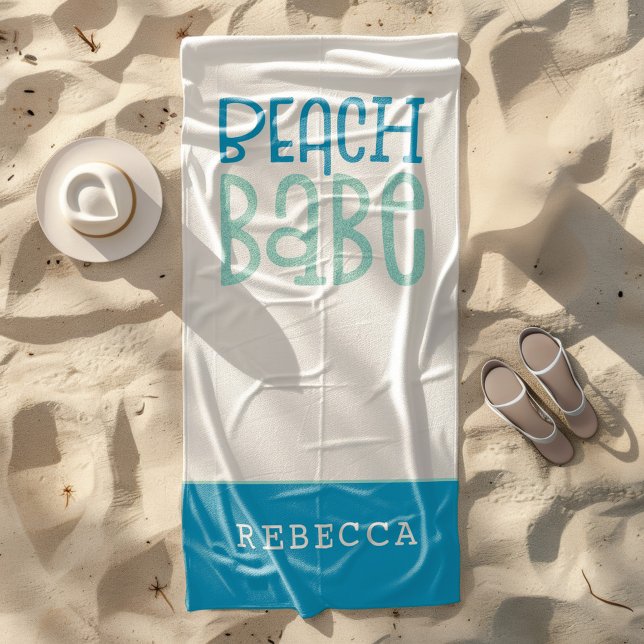 Beach Babe Funky Typografy Name Aquamarin White Strandtuch (Von Creator hochgeladen)