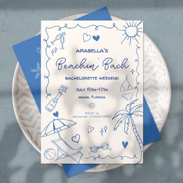 Beach Bachelorette | Blau | Handgezeichnet Einladung (Beach Bachelorette invitation in blue and white with beach doodles, hand written font & itinerary.
)