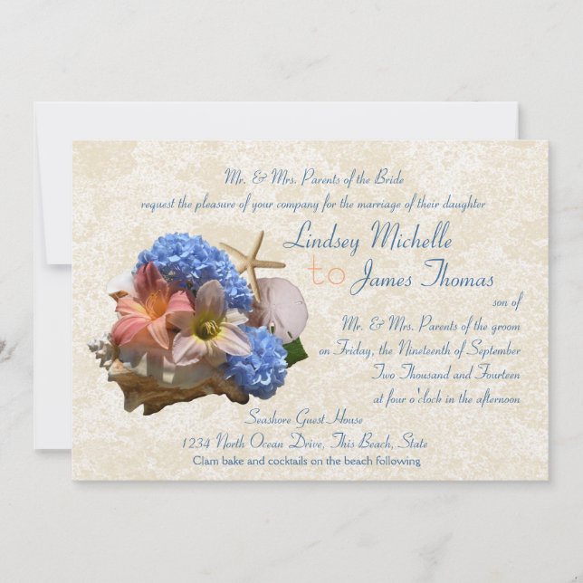 Beach Bouquet und Seashells Hochzeit in Urlaubsort Einladung (Vorderseite)