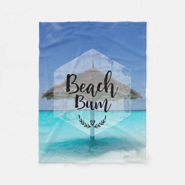 Beach Bum Typografie - Regenschirm am Tropical Bea Fleecedecke (Vorderseite)