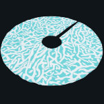 Beach Coral Reef Muster Nautical White Blue Polyester Weihnachtsbaumdecke<br><div class="desc">Dieses elegante, am Strand inspiriert, sich wiederholende nautische Muster sieht aus wie ein Korallenriff in Weiß auf einem Strand - blau Hintergrund. Das hübsche Korallenriff-Muster wird in einem Schablonenlook gestaltet. Die Farbe Blau erinnert an helle, klare tropische Meere. Dieses einfache, moderne Design ist perfekt für ein Küsten-/Strandhaus-Thema. "Anpassen", wenn Sie...</div>