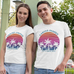 Beach Family Wiedersehen Custom Cruise Sommerurlau T-Shirt<br><div class="desc">Cool passende T - Shirt für einen Vater oder einen Bruder auf einer Inselkreuzfahrt. Die Palmen vor einem hübsch rosa Sonnenuntergang am Strand sind wunderschön. Perfekte T-Shirts für Ihren Sommerurlaub am Meer.</div>