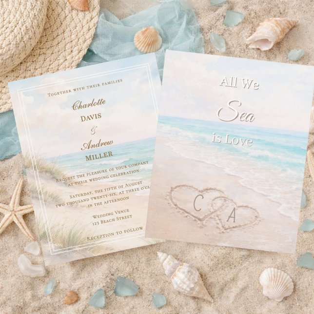 Beach hearts sand initials wedding invitation (Von Creator hochgeladen)