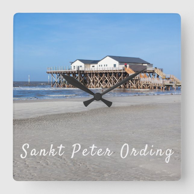 Beach House auf Pfählen St. Peter Ording Quadratische Wanduhr (Vorderseite)